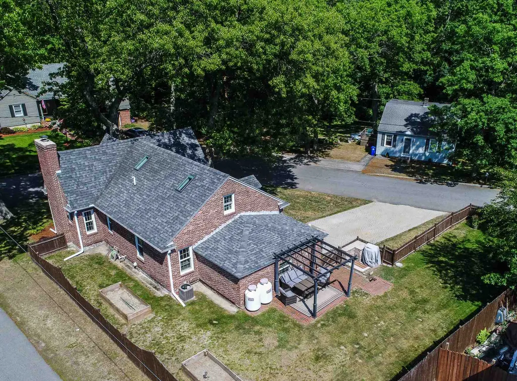 129 Almond Street Manchester NH 03102