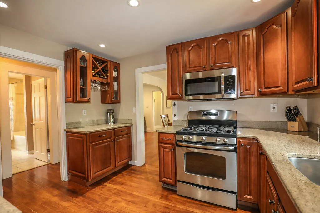 129 Almond Street Manchester NH 03102