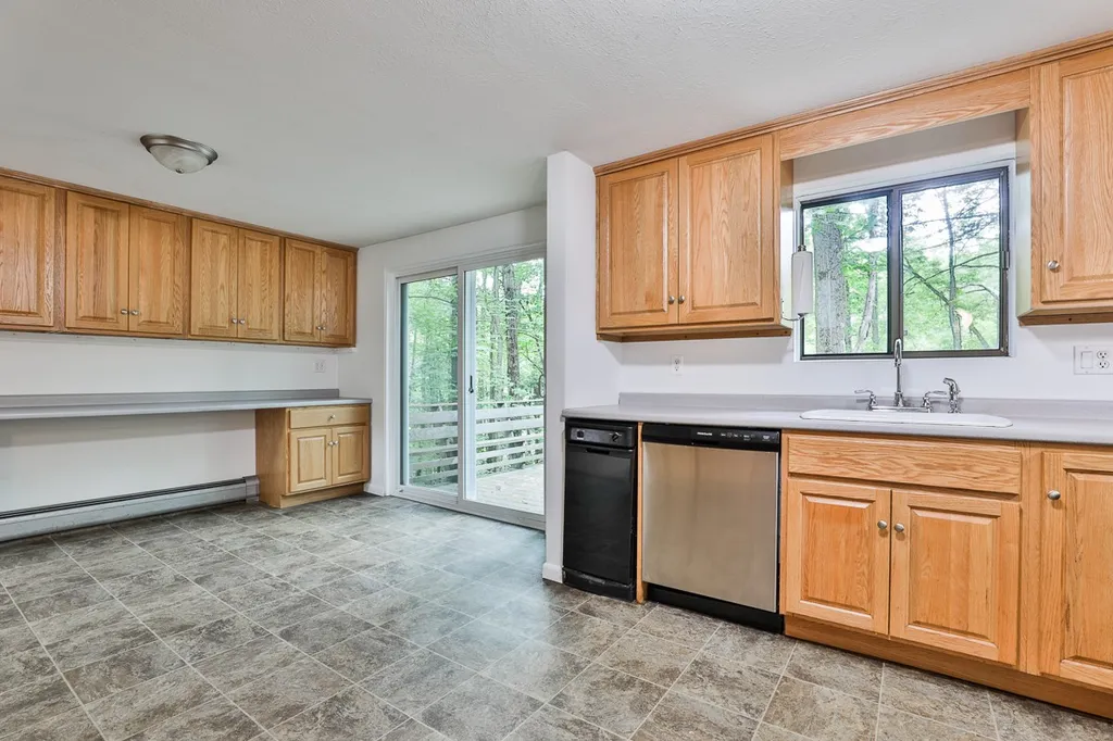 8 David Drive Hudson NH 03051