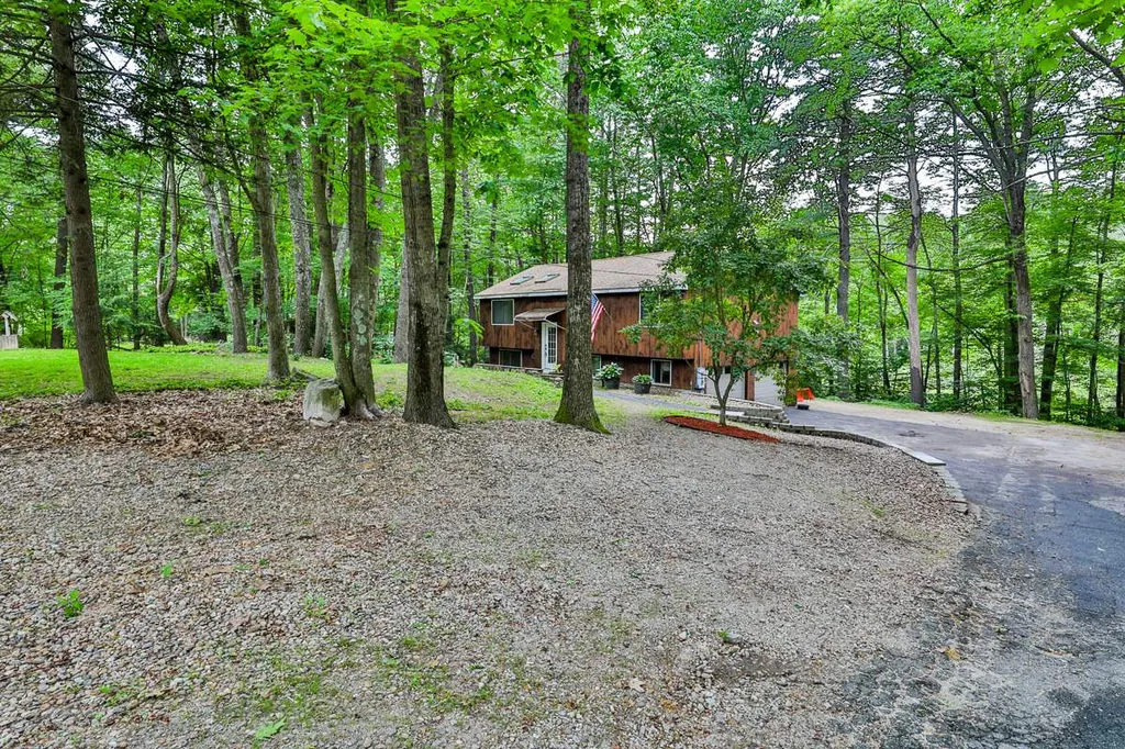 8 David Drive Hudson NH 03051