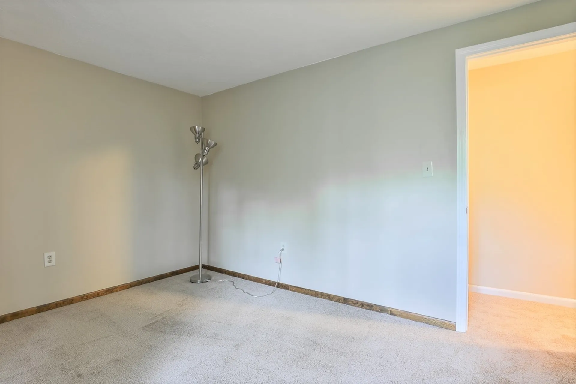 8 David Drive Hudson NH 03051