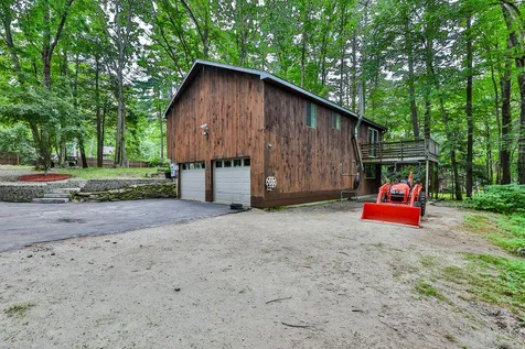 8 David Drive Hudson NH 03051