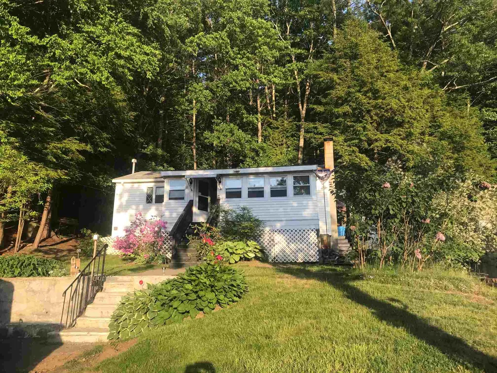 19 Woodlawn Road Raymond NH 03077