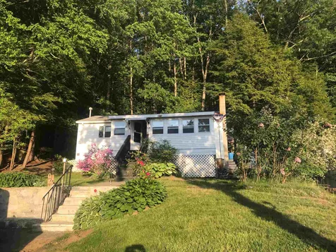 19 Woodlawn Road Raymond NH 03077