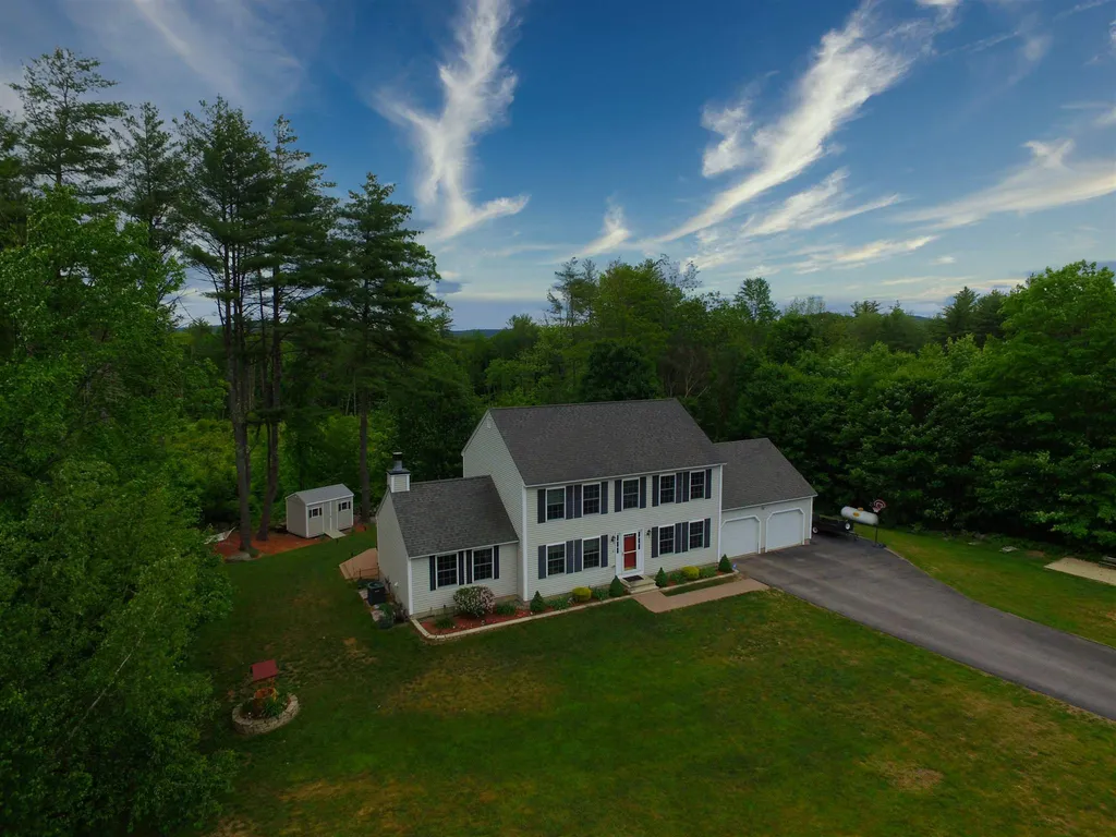 31 Bradford Circle Hillsborough NH 03244