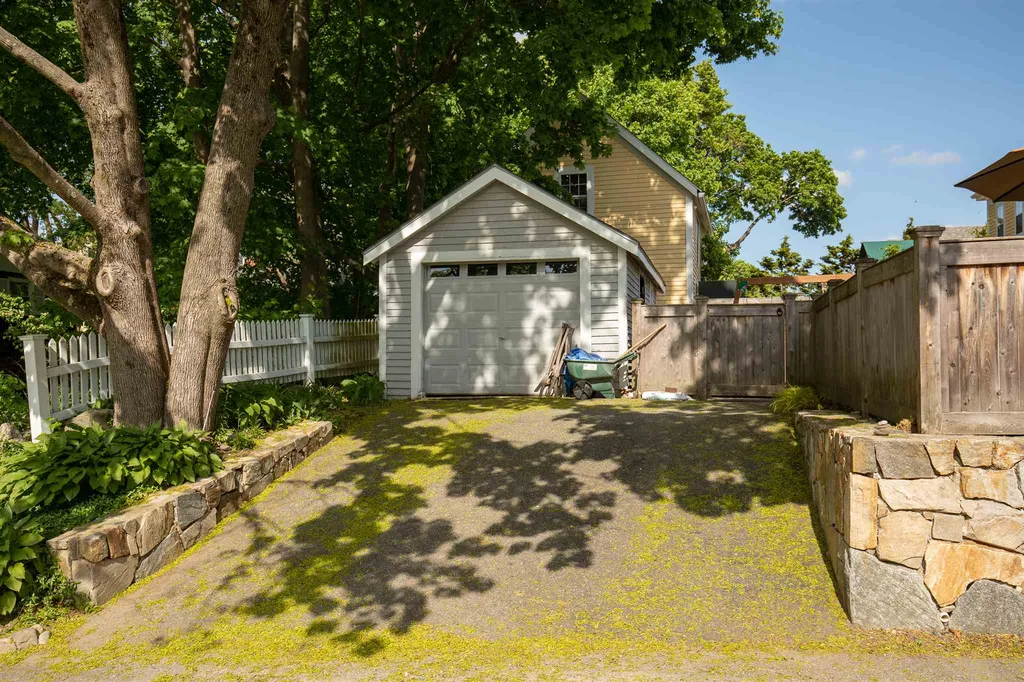 59 New Castle Avenue Portsmouth NH 03801