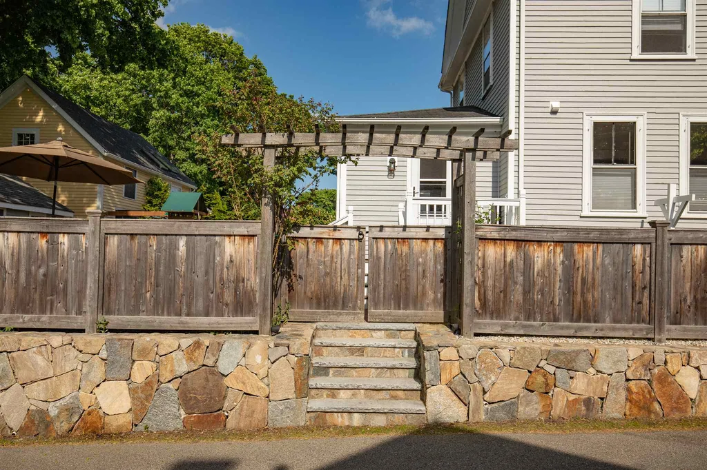 59 New Castle Avenue Portsmouth NH 03801