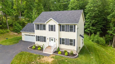74 Gulf Road Derry NH 03038