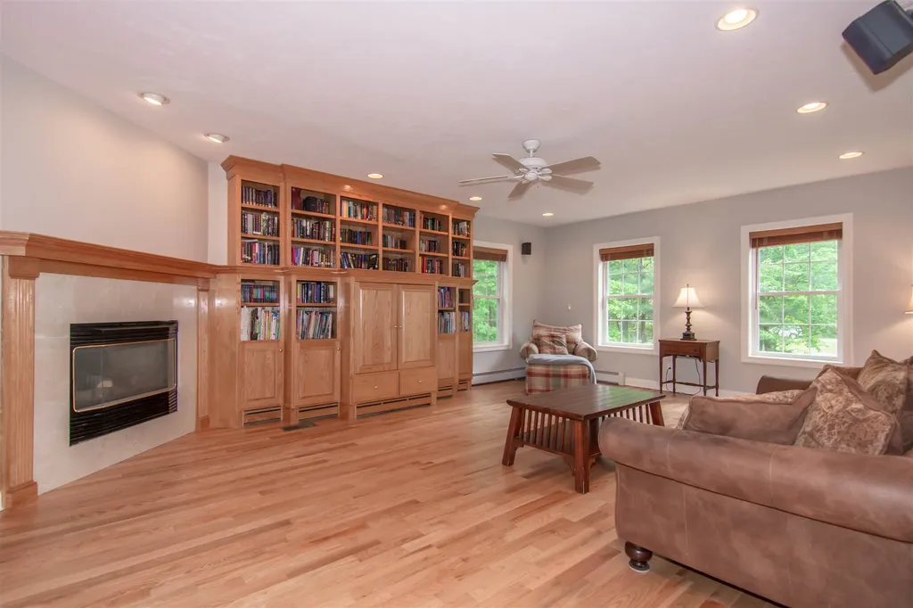 9 Surrey Lane Salem NH 03079