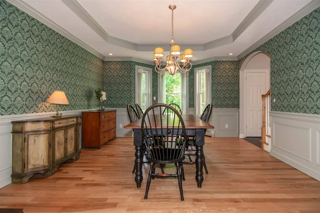 9 Surrey Lane Salem NH 03079