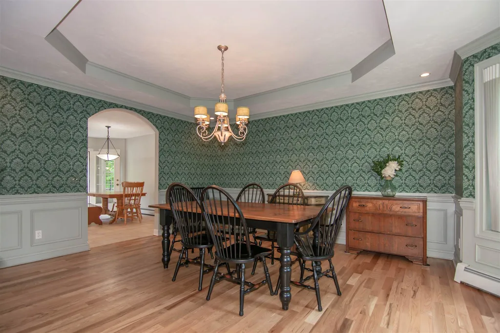 9 Surrey Lane Salem NH 03079