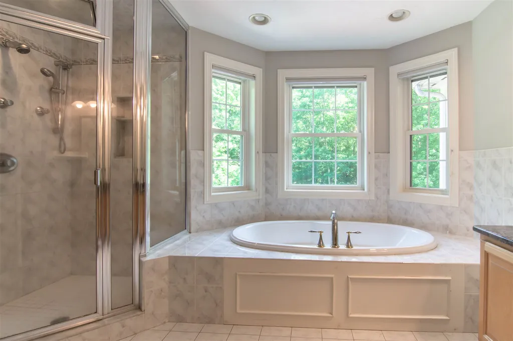 9 Surrey Lane Salem NH 03079