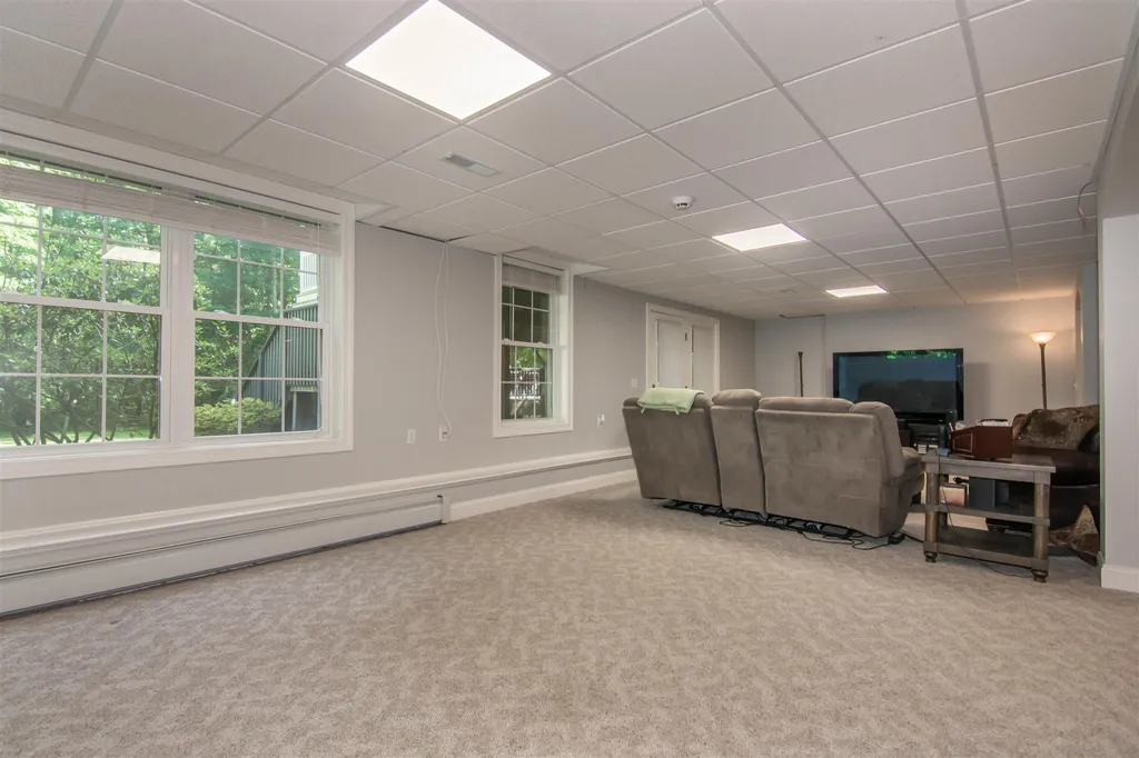 9 Surrey Lane Salem NH 03079