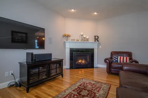 31 Hunter Mill Way Londonderry NH 03053