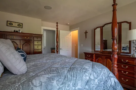 31 Hunter Mill Way Londonderry NH 03053