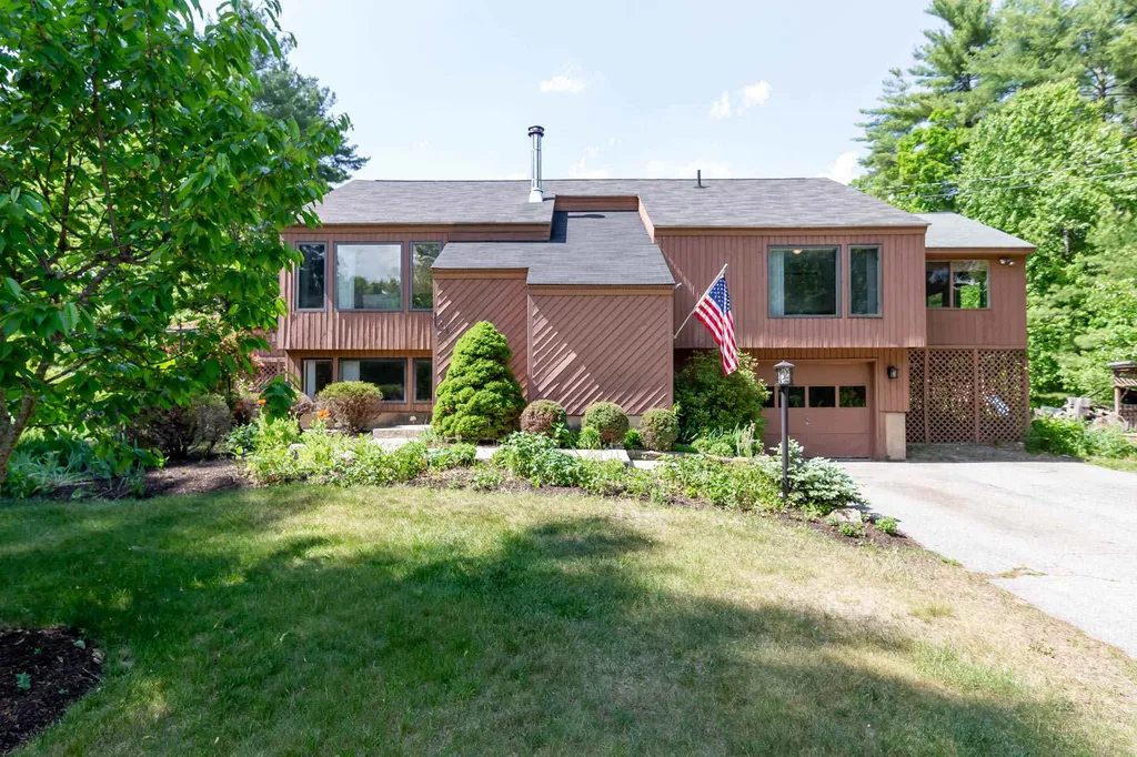 26 Adam Drive Hudson NH 03051
