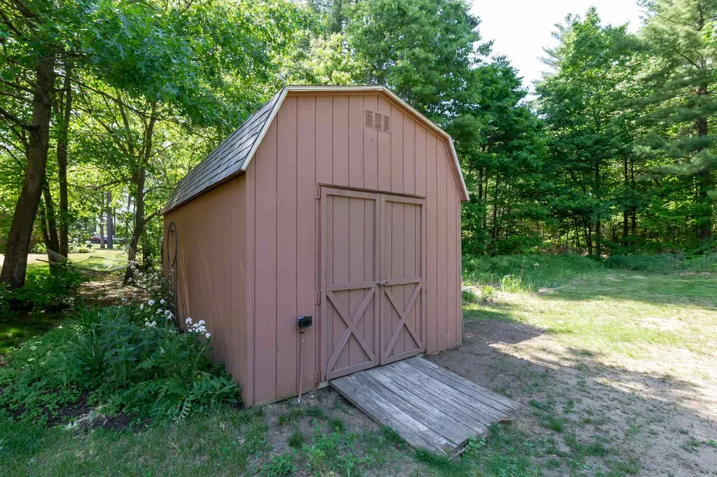 26 Adam Drive Hudson NH 03051
