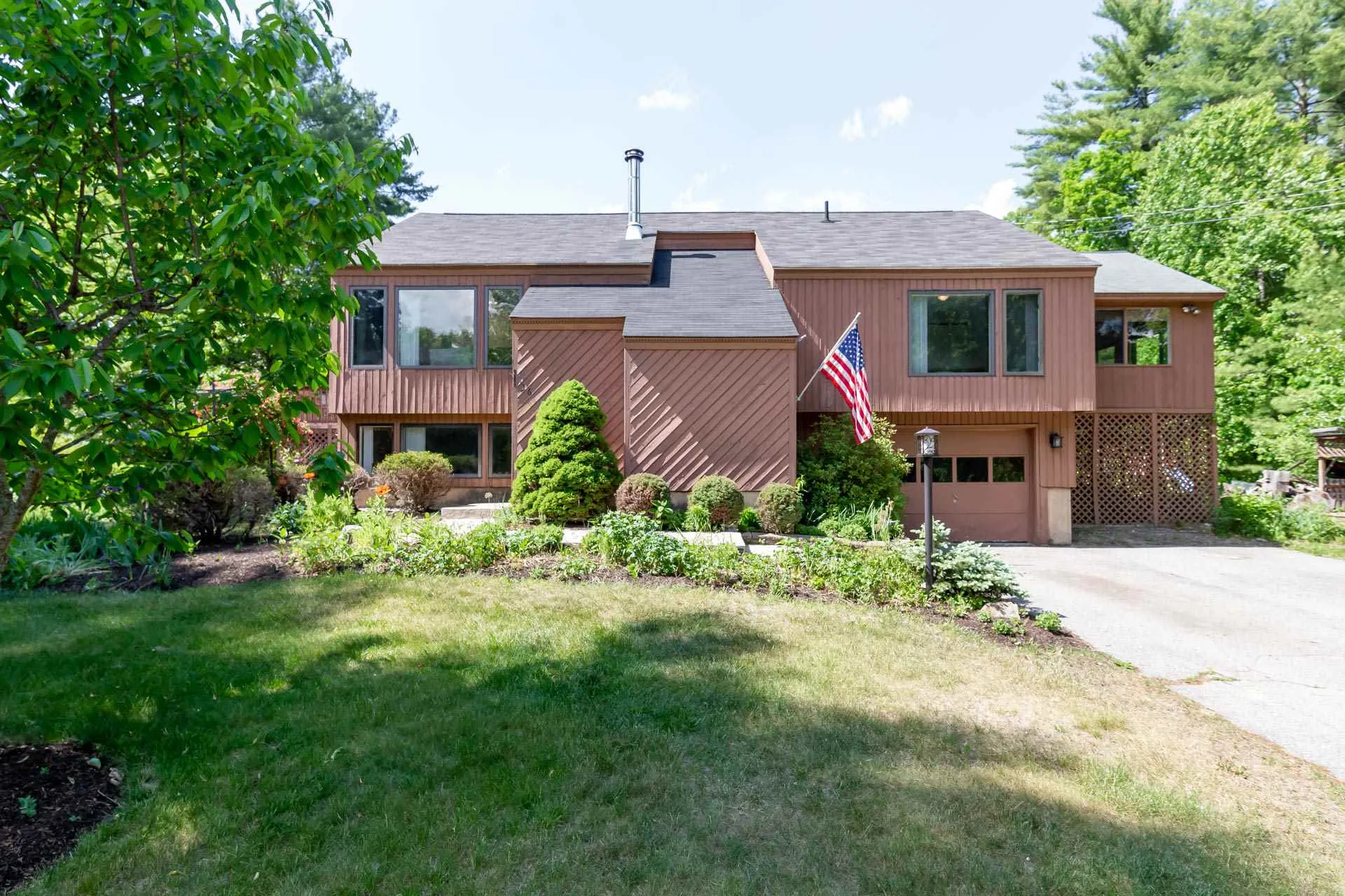 26 Adam Drive Hudson NH 03051