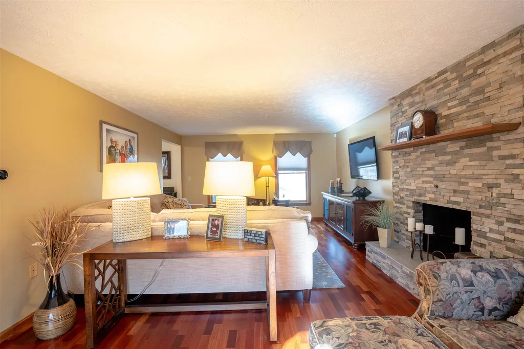 17 Meadowbrook Road Derry NH 03038