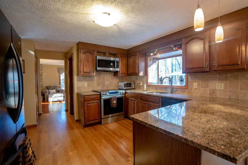 17 Meadowbrook Road Derry NH 03038