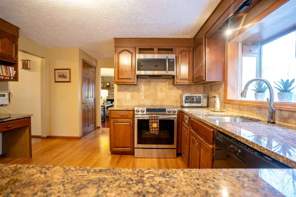 17 Meadowbrook Road Derry NH 03038