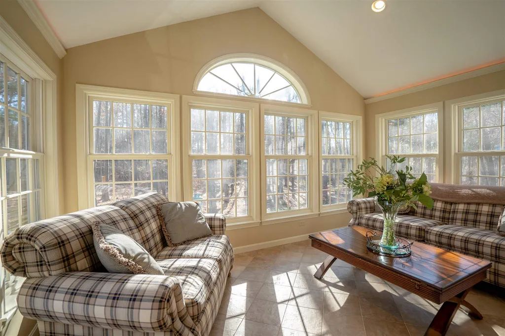 17 Meadowbrook Road Derry NH 03038