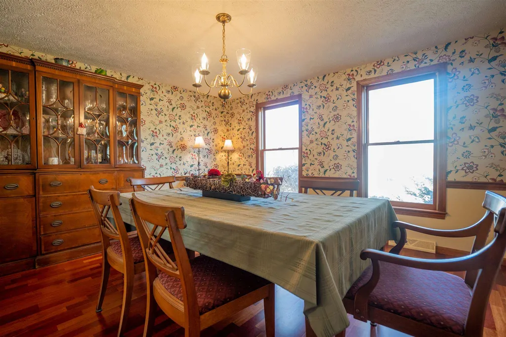 17 Meadowbrook Road Derry NH 03038