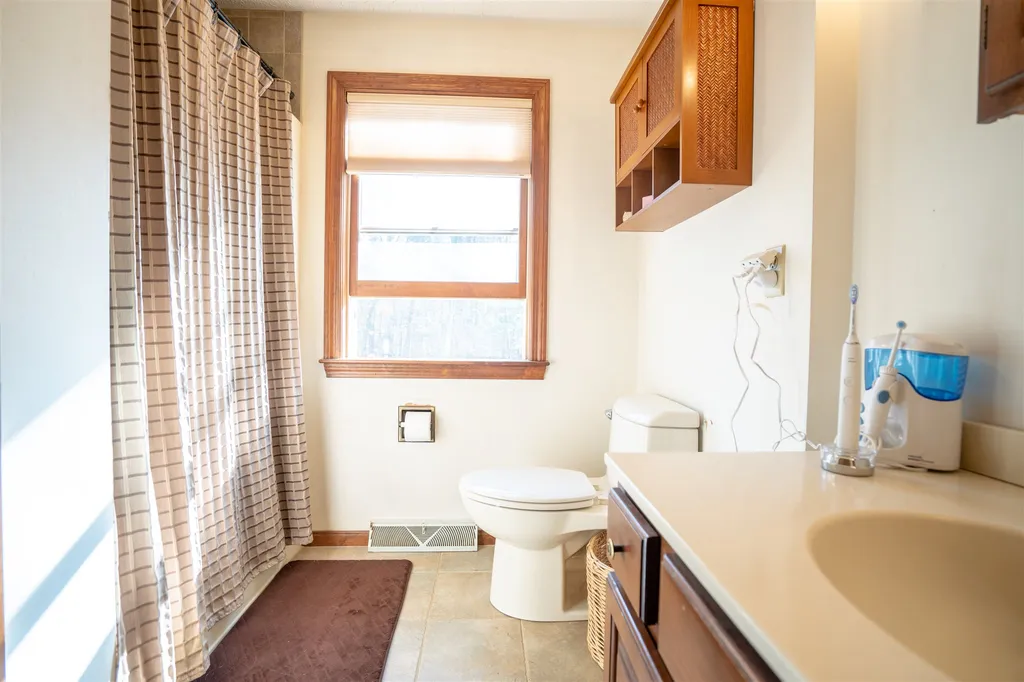17 Meadowbrook Road Derry NH 03038