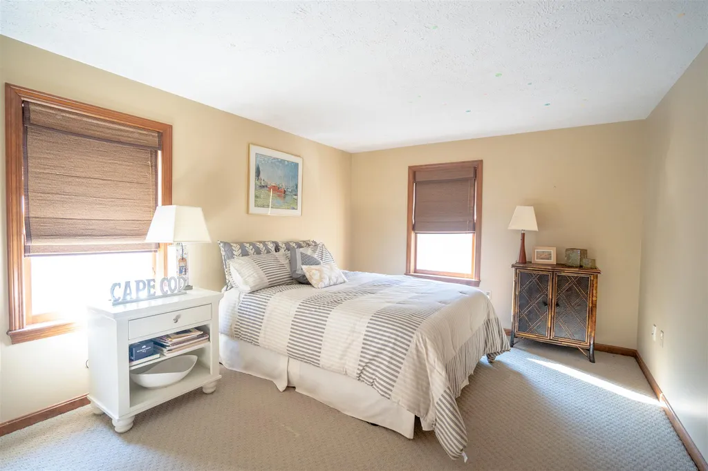 17 Meadowbrook Road Derry NH 03038