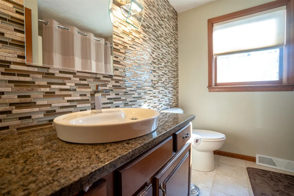 17 Meadowbrook Road Derry NH 03038