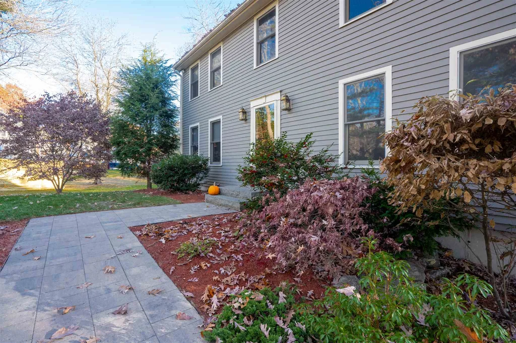 17 Meadowbrook Road Derry NH 03038