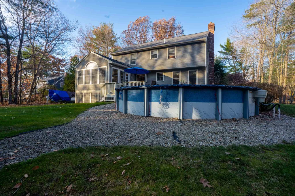 17 Meadowbrook Road Derry NH 03038