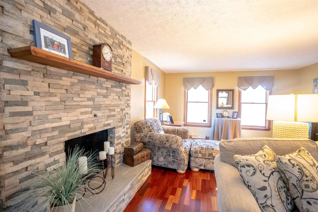 17 Meadowbrook Road Derry NH 03038