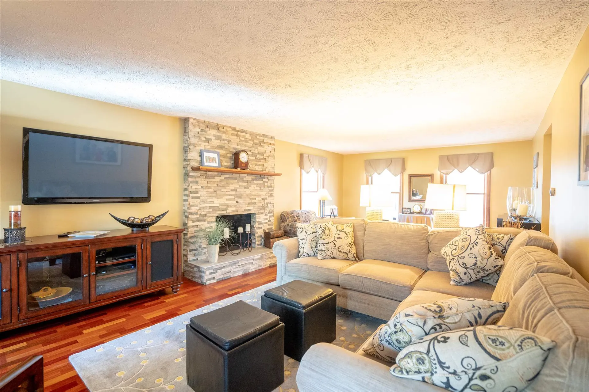 17 Meadowbrook Road Derry NH 03038