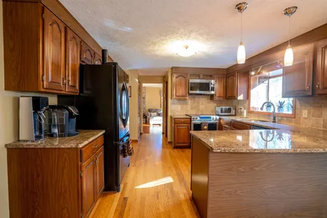 17 Meadowbrook Road Derry NH 03038