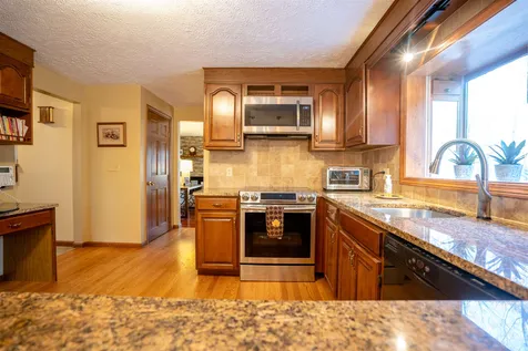 17 Meadowbrook Road Derry NH 03038