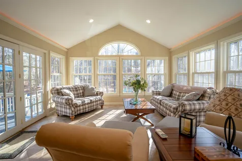 17 Meadowbrook Road Derry NH 03038