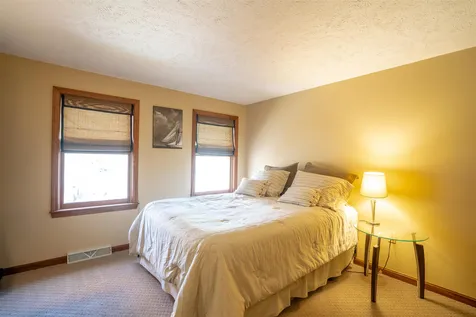 17 Meadowbrook Road Derry NH 03038