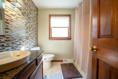 17 Meadowbrook Road Derry NH 03038