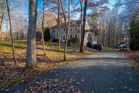 17 Meadowbrook Road Derry NH 03038