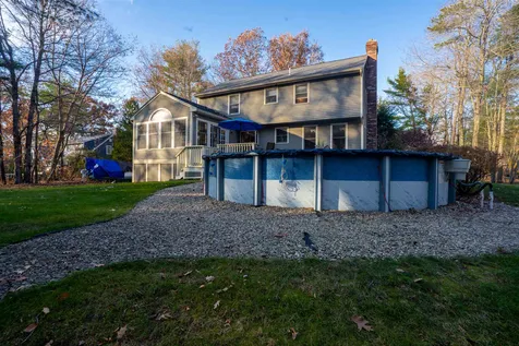 17 Meadowbrook Road Derry NH 03038