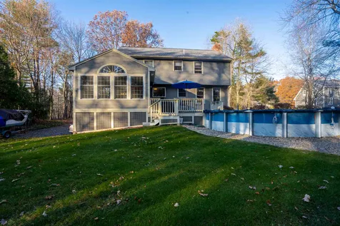 17 Meadowbrook Road Derry NH 03038