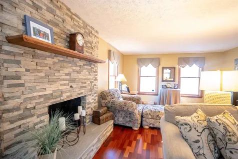 17 Meadowbrook Road Derry NH 03038