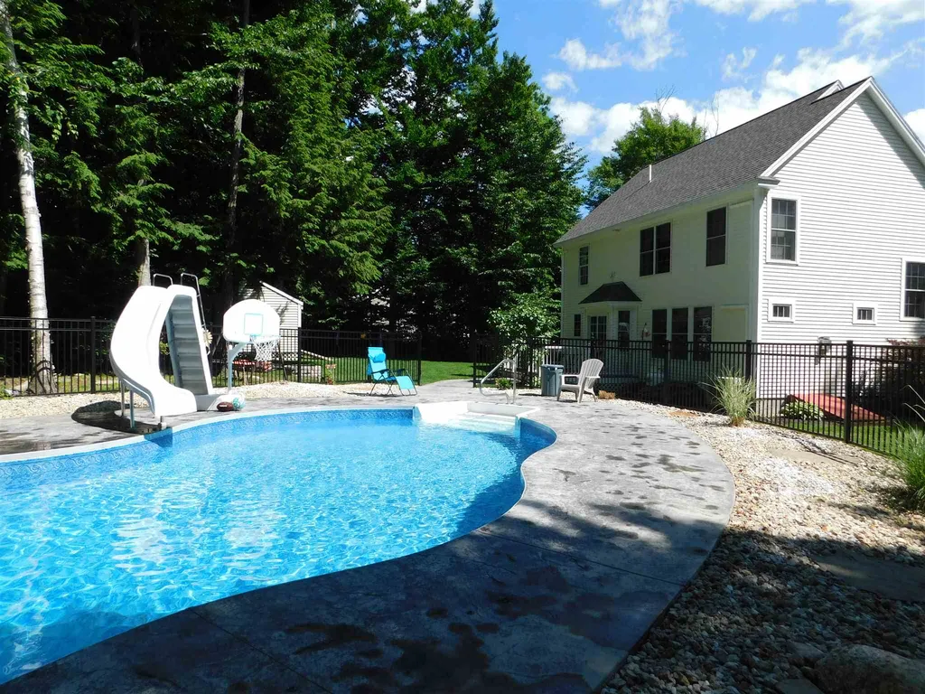 56 Pray Street Rochester NH 03868