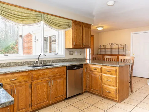 8 Kelsey Drive Durham NH 03824