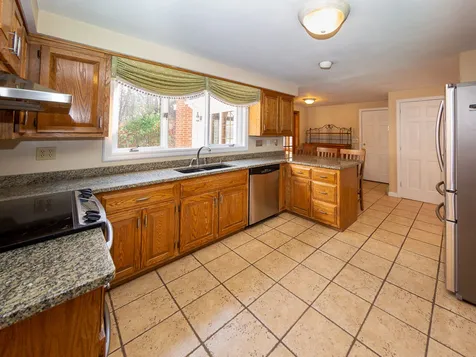 8 Kelsey Drive Durham NH 03824