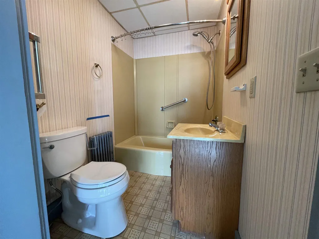 19 Belknap Street Laconia NH 03246