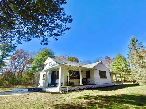 93 Amesbury Road Newton NH 03858