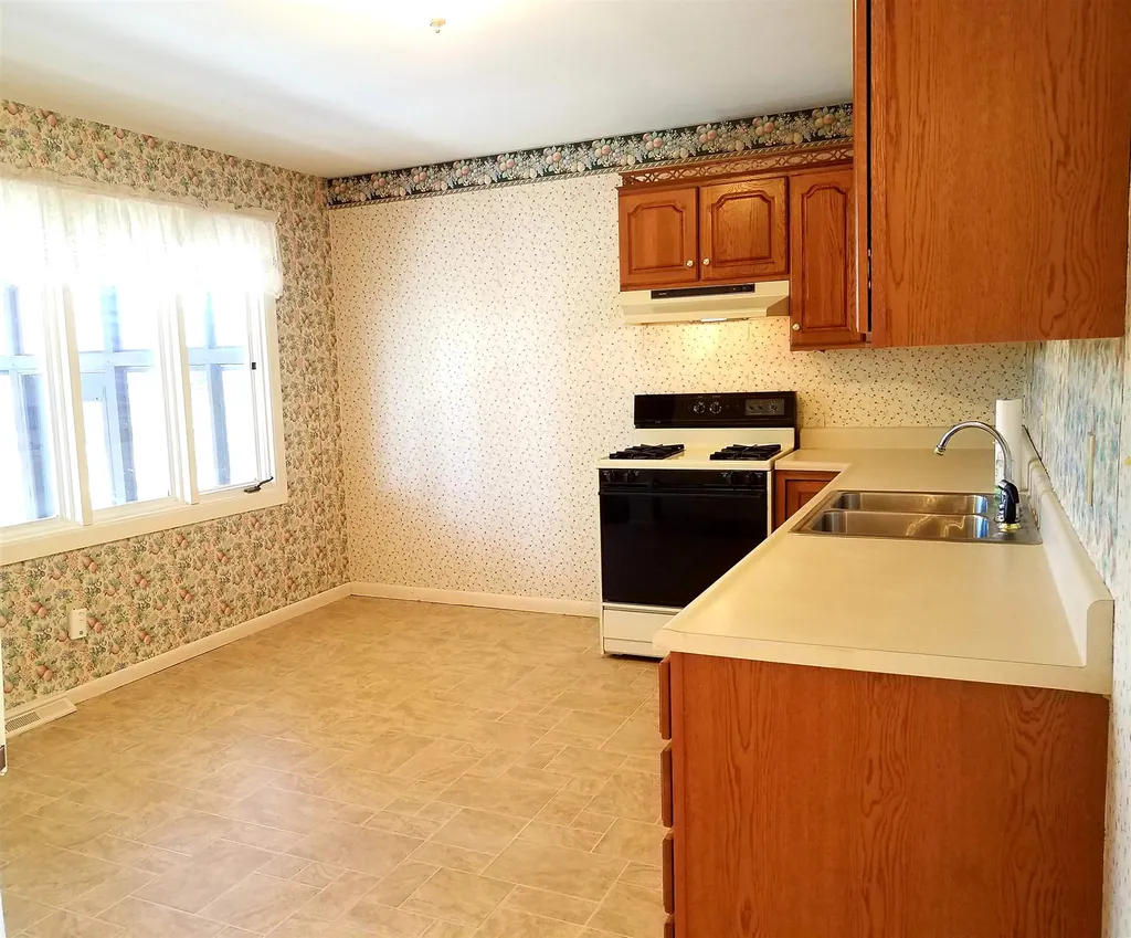 4 Winston Avenue Dover NH 03820