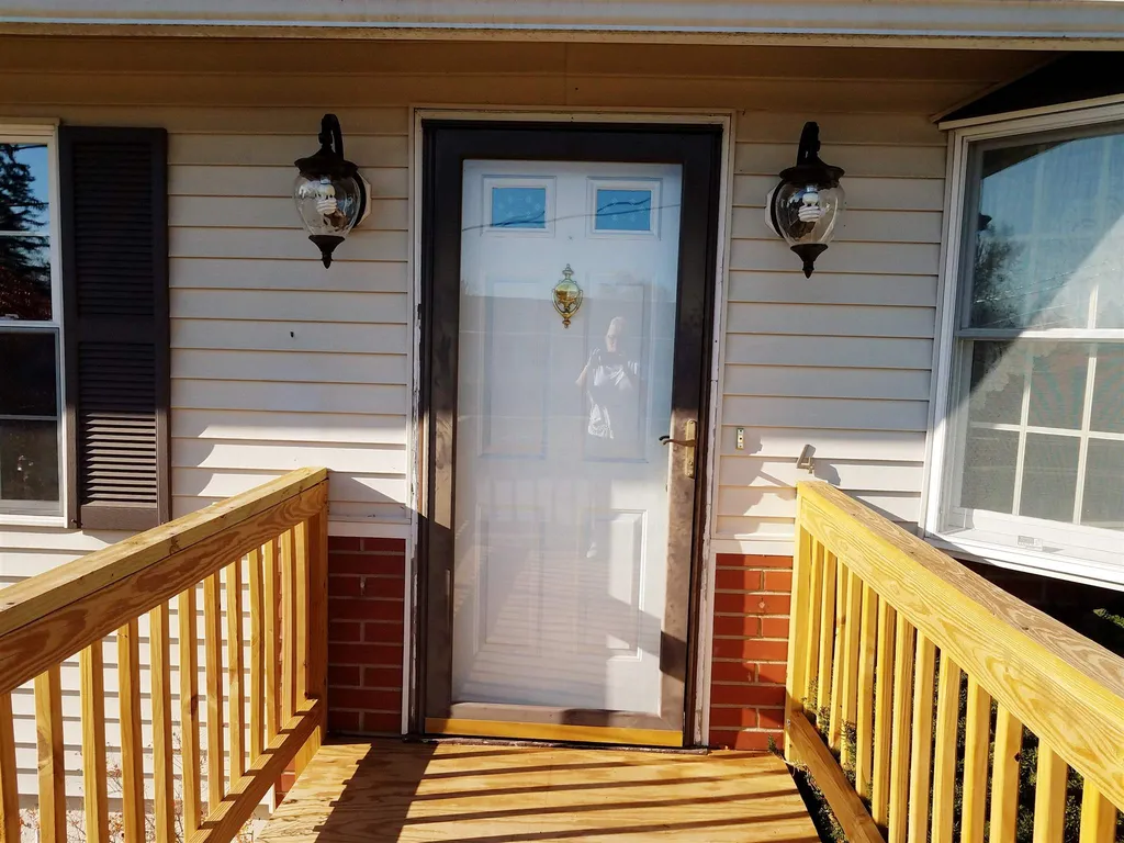 4 Winston Avenue Dover NH 03820